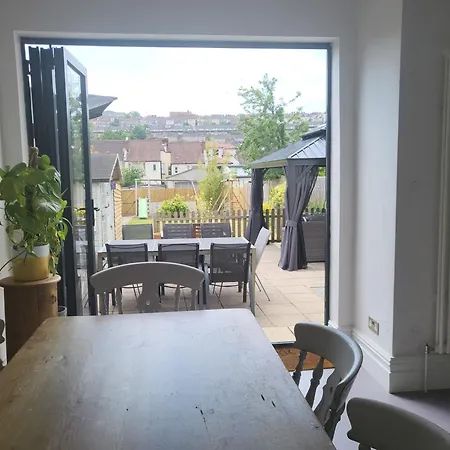 Spacious House With Parking, Close To Centre *
