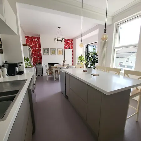 Semesterbostad Spacious House With Parking, Close To Centre
