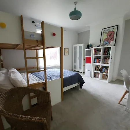 Spacious House With Parking, Close To Centre Semesterbostad Bristol