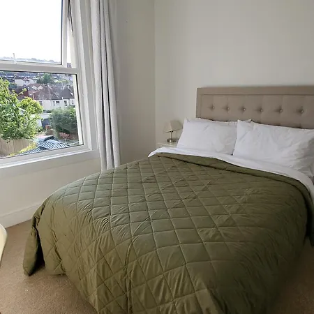 Spacious House With Parking, Close To Centre *