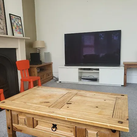 Spacious House With Parking, Close To Centre Bristol