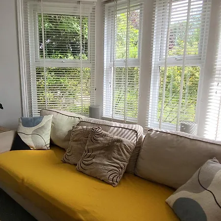 Semesterbostad Spacious House With Parking, Close To Centre *