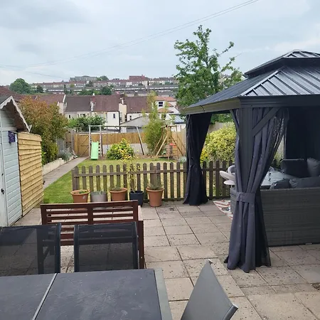 Semesterbostad Spacious House With Parking, Close To Centre Bristol